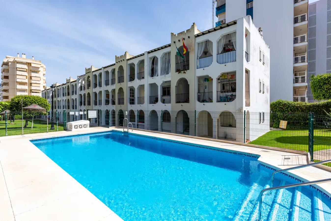 2 * Benalmádena